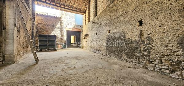 Une charmante maison familiale sur deux étages a Pexiora , 5 minutes de Castelnaudary et 20 minutes de Carcassonne 
Au rez-de-chaussée , un salon accueillant, une spacieuse cuisine et une salle d'eau.
A l'étage, deux grandes chambres de 19 et 20 m2 ainsi qu'une toilette.
Le deuxième étage offre un grenier de 40 m2 prêt a être aménagé.
Un garage de 25 m2 est inclus.
Une occasion unique s'offre avec une grange de 47 m2 et 6 m de hauteur et 2 plateaux de 51 m2, faisant de cette propriété une offre exceptionnelle.
Sans jardin .
Ne manquez pas cette opportunité!

La performance énergétique : " DPE : E. - GES :B
Montant estimé des dépenses annuelles d'énergie pour un usage standard : entre 1440 euros et 1980 euros par an .