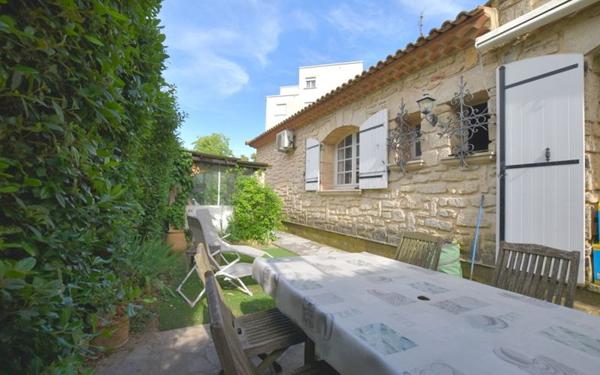 Maison à vendre    6 pièces •  Castelnau-le-Lez