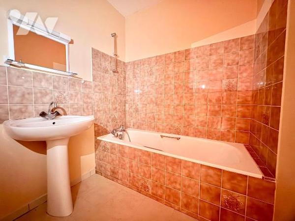 EXCLUSIVITÉ - NOUVEAUTÉ ÉTUDE TRENTE CINQ NOTAIRES / Appartement T2 - 51,61 m² - Coeur de bourg...