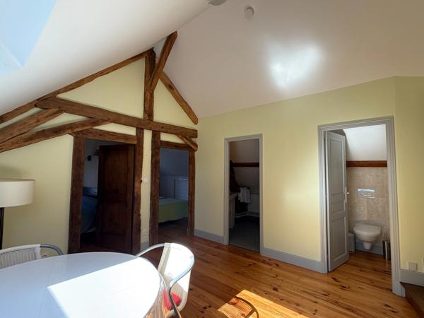 Très belle demeure de 392m² du 17ème siècle, 7 chambres, terrain de 1163m² 548 000 €