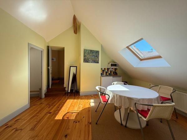 Très belle demeure de 392m² du 17ème siècle, 7 chambres, terrain de 1163m² 548 000 €