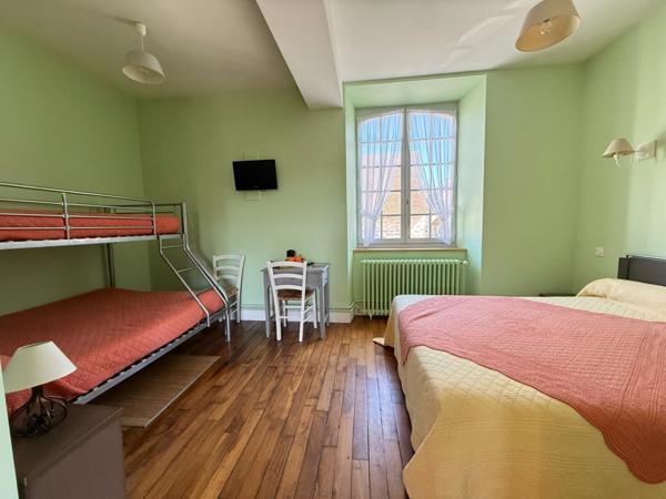 Très belle demeure de 392m² du 17ème siècle, 7 chambres, terrain de 1163m² 548 000 €