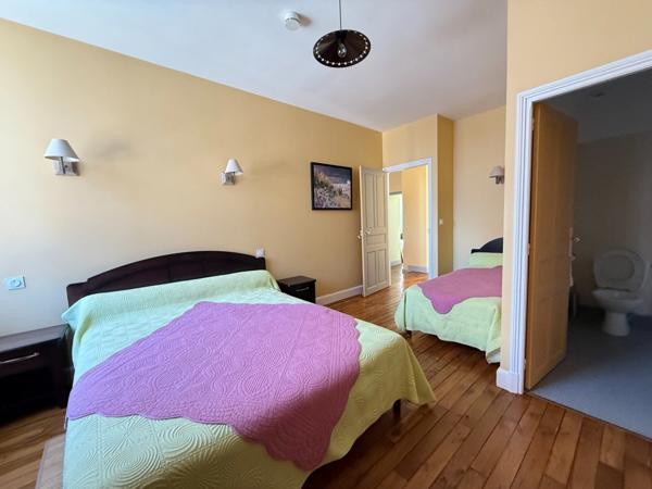 Très belle demeure de 392m² du 17ème siècle, 7 chambres, terrain de 1163m² 548 000 €