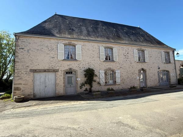 Très belle demeure de 392m² du 17ème siècle, 7 chambres, terrain de 1163m² 548 000 €