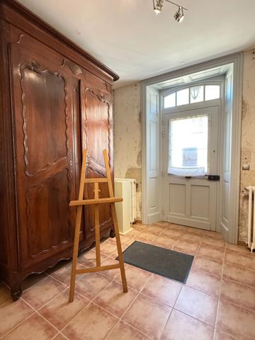 Très belle demeure de 392m² du 17ème siècle, 7 chambres, terrain de 1163m² 548 000 €