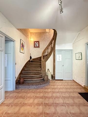 Très belle demeure de 392m² du 17ème siècle, 7 chambres, terrain de 1163m² 548 000 €