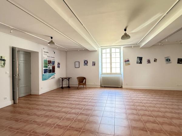 Très belle demeure de 392m² du 17ème siècle, 7 chambres, terrain de 1163m² 548 000 €