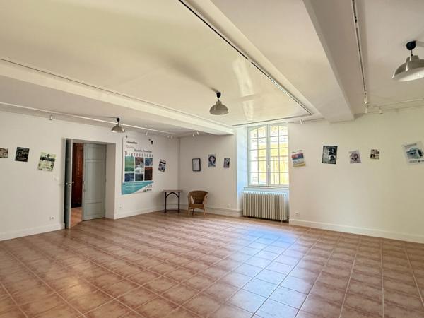 Très belle demeure de 392m² du 17ème siècle, 7 chambres, terrain de 1163m² 548 000 €