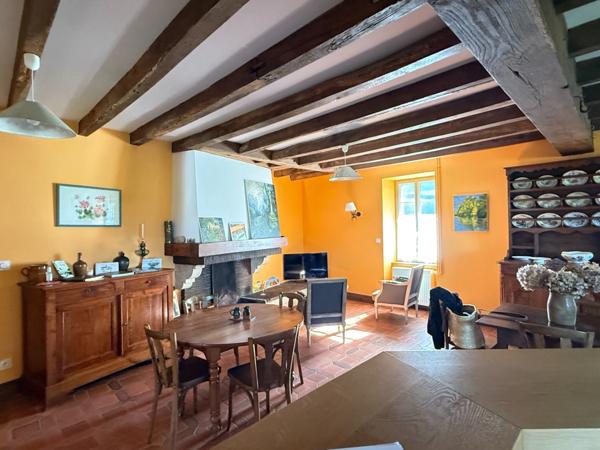 Très belle demeure de 392m² du 17ème siècle, 7 chambres, terrain de 1163m² 548 000 €