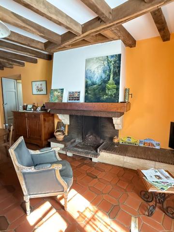 Très belle demeure de 392m² du 17ème siècle, 7 chambres, terrain de 1163m² 548 000 €