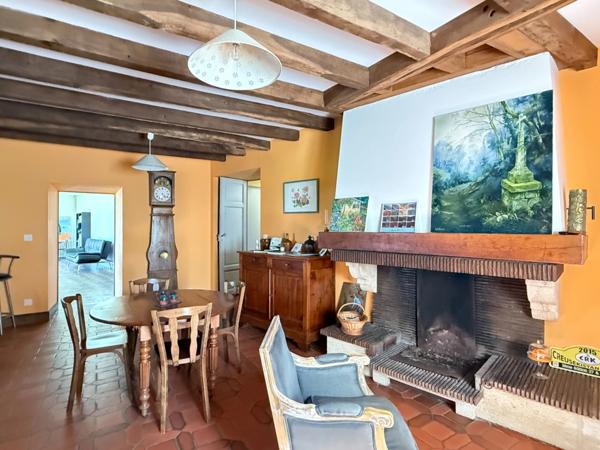 Très belle demeure de 392m² du 17ème siècle, 7 chambres, terrain de 1163m² 548 000 €