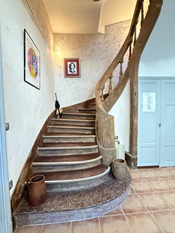 Très belle demeure de 392m² du 17ème siècle, 7 chambres, terrain de 1163m² 548 000 €