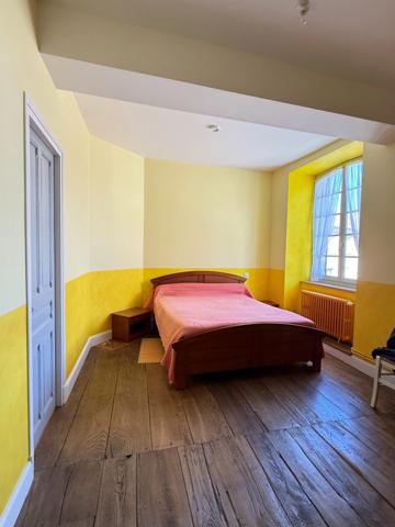 Très belle demeure de 392m² du 17ème siècle, 7 chambres, terrain de 1163m² 548 000 €