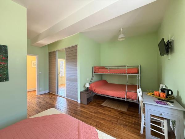 Très belle demeure de 392m² du 17ème siècle, 7 chambres, terrain de 1163m² 548 000 €