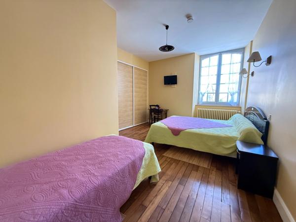 Très belle demeure de 392m² du 17ème siècle, 7 chambres, terrain de 1163m² 548 000 €