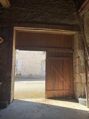 Très belle demeure de 392m² du 17ème siècle, 7 chambres, terrain de 1163m² 548 000 €