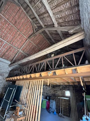 Très belle demeure de 392m² du 17ème siècle, 7 chambres, terrain de 1163m² 548 000 €