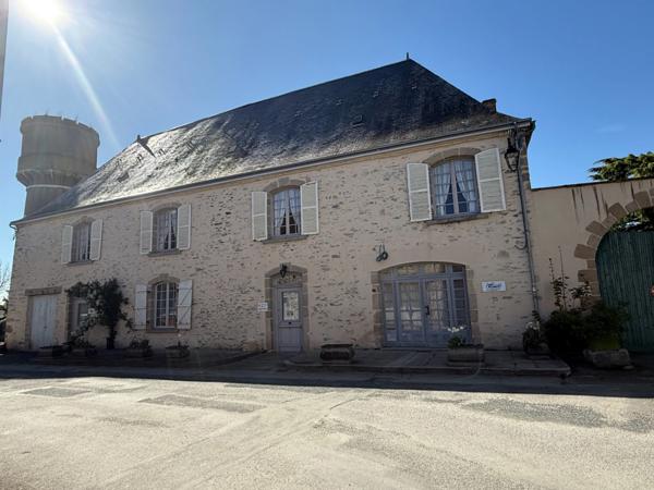 Très belle demeure de 392m² du 17ème siècle, 7 chambres, terrain de 1163m² 548 000 €