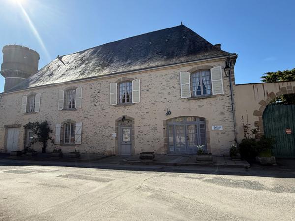 Très belle demeure de 392m² du 17ème siècle, 7 chambres, terrain de 1163m² 548 000 €