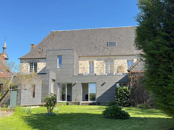 Très belle demeure de 392m² du 17ème siècle, 7 chambres, terrain de 1163m² 548 000 €