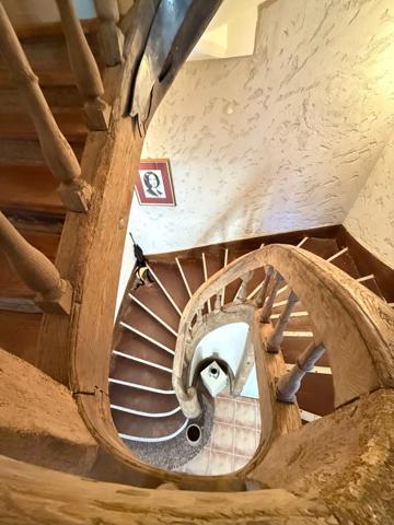 Très belle demeure de 392m² du 17ème siècle, 7 chambres, terrain de 1163m² 548 000 €