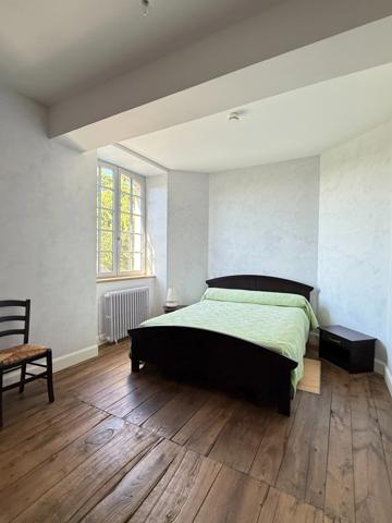 Très belle demeure de 392m² du 17ème siècle, 7 chambres, terrain de 1163m² 548 000 €