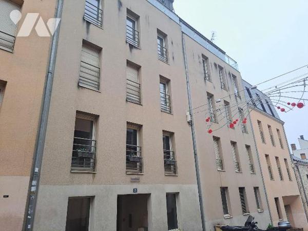 HYPER CENTRE VILLE - RUE TRES CALME - RESIDENCE RECENTE
Appartement au 2eme étage avec ascense...