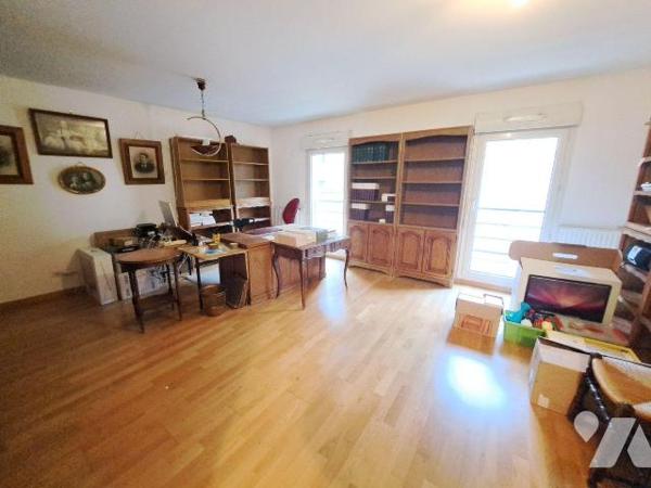 HYPER CENTRE VILLE - RUE TRES CALME - RESIDENCE RECENTE
Appartement au 2eme étage avec ascense...