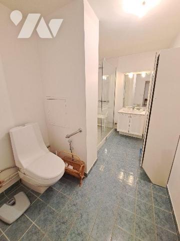 HYPER CENTRE VILLE - RUE TRES CALME - RESIDENCE RECENTE
Appartement au 2eme étage avec ascense...