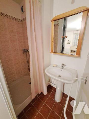 HYPER CENTRE VILLE - RUE TRES CALME - RESIDENCE RECENTE
Appartement au 2eme étage avec ascense...