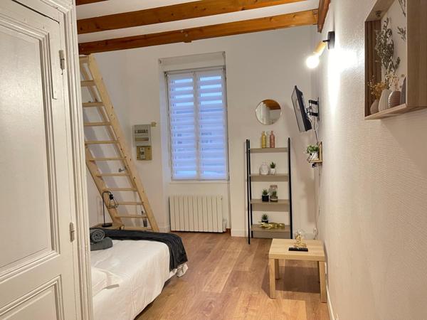 Poitiers (86000) IMMEUBLE 101 M2 3 LOGEMENTS ET COUR PROCHE CENTRE-VILLE ET GARE