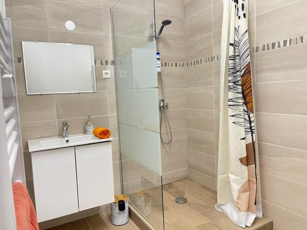 Poitiers (86000) IMMEUBLE 101 M2 3 LOGEMENTS ET COUR PROCHE CENTRE-VILLE ET GARE