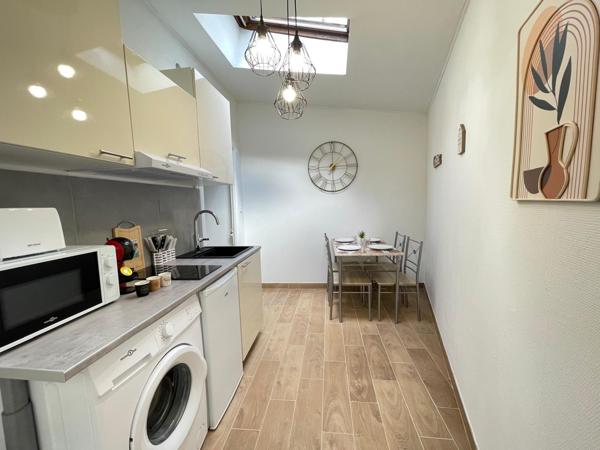 Poitiers (86000) IMMEUBLE 101 M2 3 LOGEMENTS ET COUR PROCHE CENTRE-VILLE ET GARE