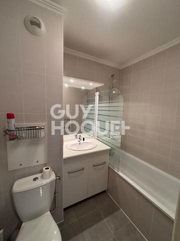 Appartement T1 à louer au dernier étage à Livry-Gargan, proche tramway et écoles