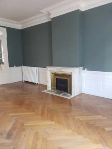 APPARTEMENT T5 A LOUER - LYON 6EME ARRONDISSEMENT Mongolfier-Le Lycee 209.81 m 2 3 100 € charges comprises par mois