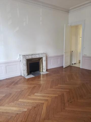 APPARTEMENT T5 A LOUER - LYON 6EME ARRONDISSEMENT Mongolfier-Le Lycee 209.81 m 2 3 100 € charges comprises par mois