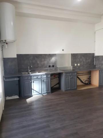 APPARTEMENT T5 A LOUER - LYON 6EME ARRONDISSEMENT Mongolfier-Le Lycee 209.81 m 2 3 100 € charges comprises par mois