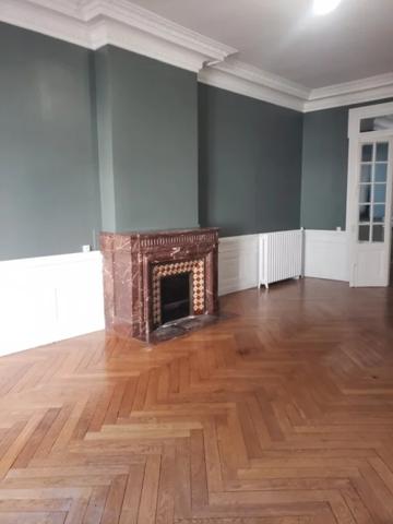 APPARTEMENT T5 A LOUER - LYON 6EME ARRONDISSEMENT Mongolfier-Le Lycee 209.81 m 2 3 100 € charges comprises par mois