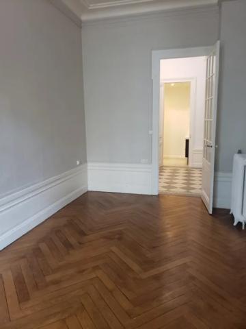 APPARTEMENT T5 A LOUER - LYON 6EME ARRONDISSEMENT Mongolfier-Le Lycee 209.81 m 2 3 100 € charges comprises par mois