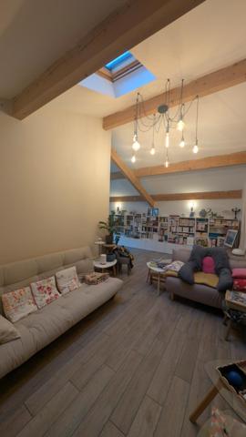 Appartement en rez de jardin avec cour privative