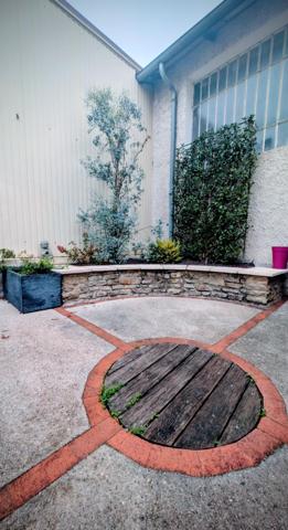 Appartement en rez de jardin avec cour privative