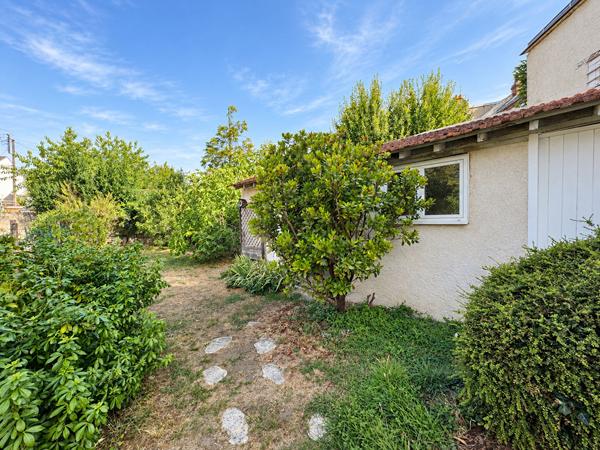 DUNOIS jolie maison Bourgeoise avec cachet,  jardin. Garage en location