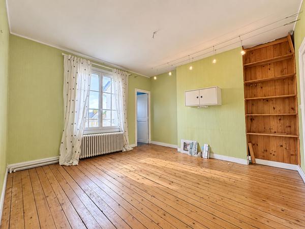DUNOIS jolie maison Bourgeoise avec cachet,  jardin. Garage en location