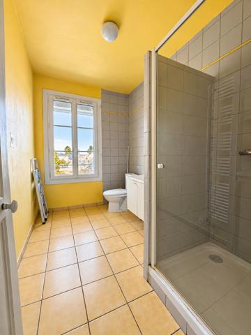 DUNOIS jolie maison Bourgeoise avec cachet,  jardin. Garage en location