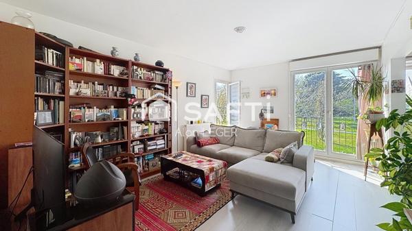 Super appartement traversant et verdoyant