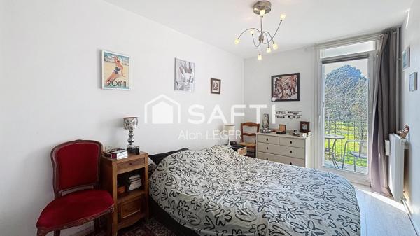 Super appartement traversant et verdoyant