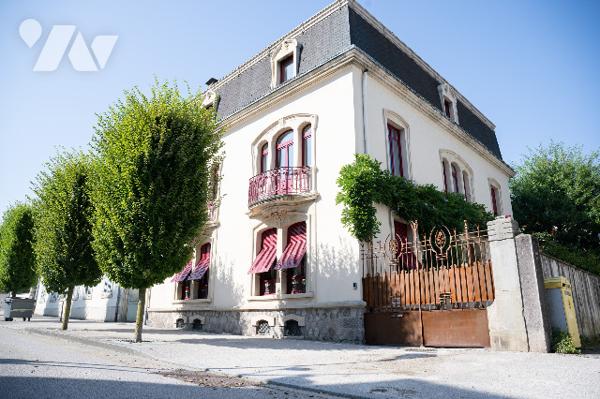 centre ville Remiremont, magnifique maison bourgeoise de 1904 , terrain attenant aménagé de 462 m²