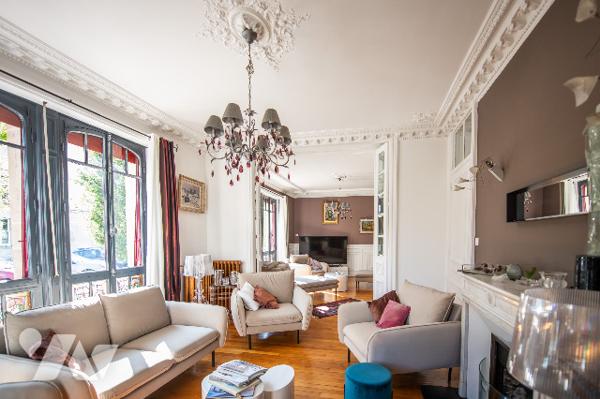 centre ville Remiremont, magnifique maison bourgeoise de 1904 , terrain attenant aménagé de 462 m²