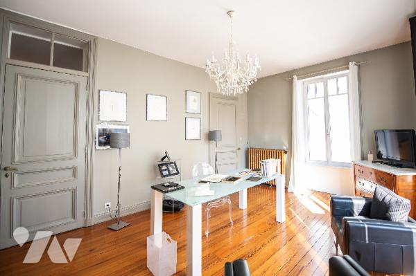 centre ville Remiremont, magnifique maison bourgeoise de 1904 , terrain attenant aménagé de 462 m²