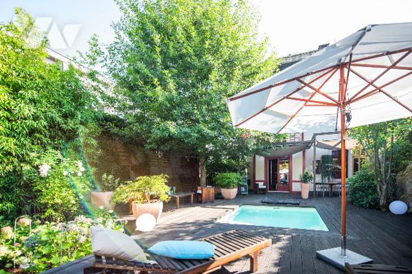 centre ville Remiremont, magnifique maison bourgeoise de 1904 , terrain attenant aménagé de 462 m²